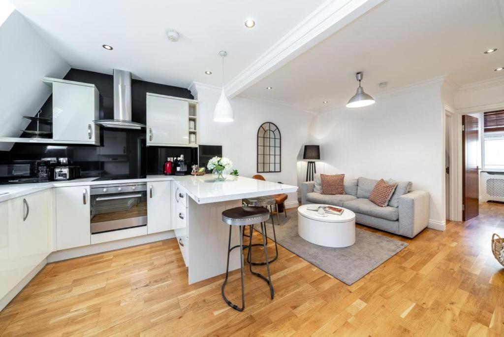 Kensington High Street Flat 2 Bedroom Appartamento