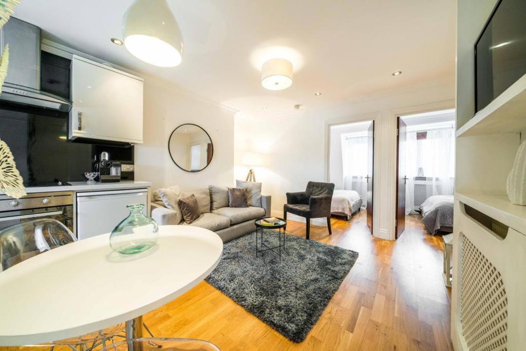 Kensington High Street Flat 2 Bedroom Appartamento Londra