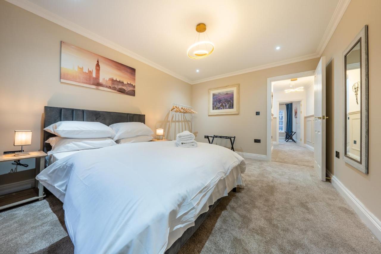 Feriehus Brand New Luxury House - Sleeps 8 London