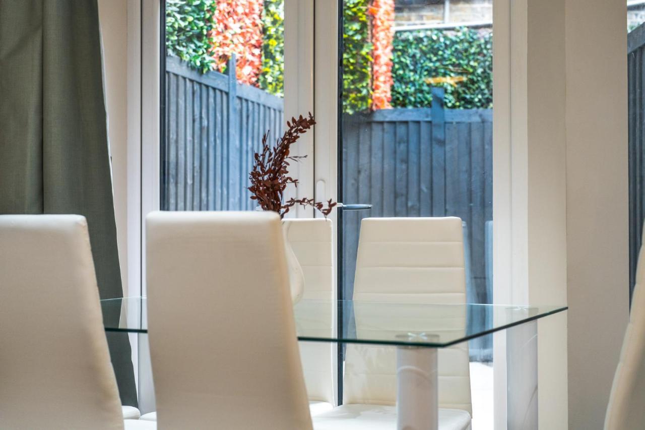 Brand New Luxury House - Sleeps 8 Feriehus London
