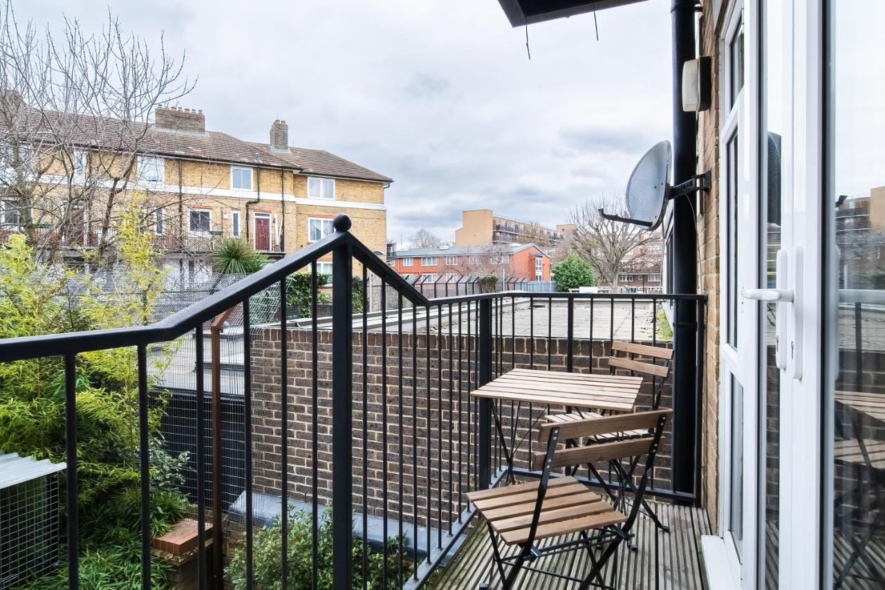 Lejlighed Chic 3 Bed Near Bridge With Balcony
