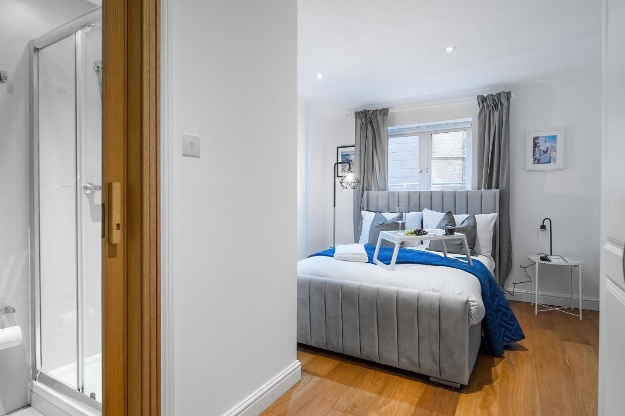 Chic 3 Bed Near Bridge With Balcony Lejlighed London