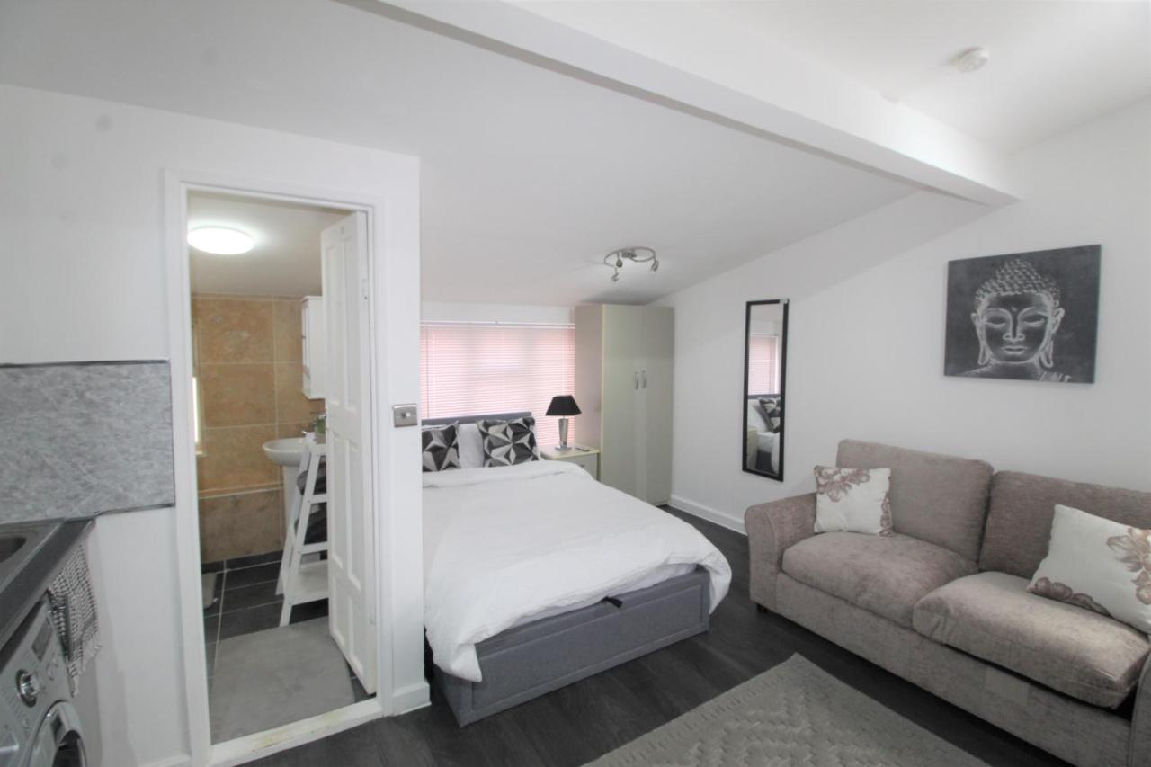 2 Min Walk To Upton Park Station Appartement