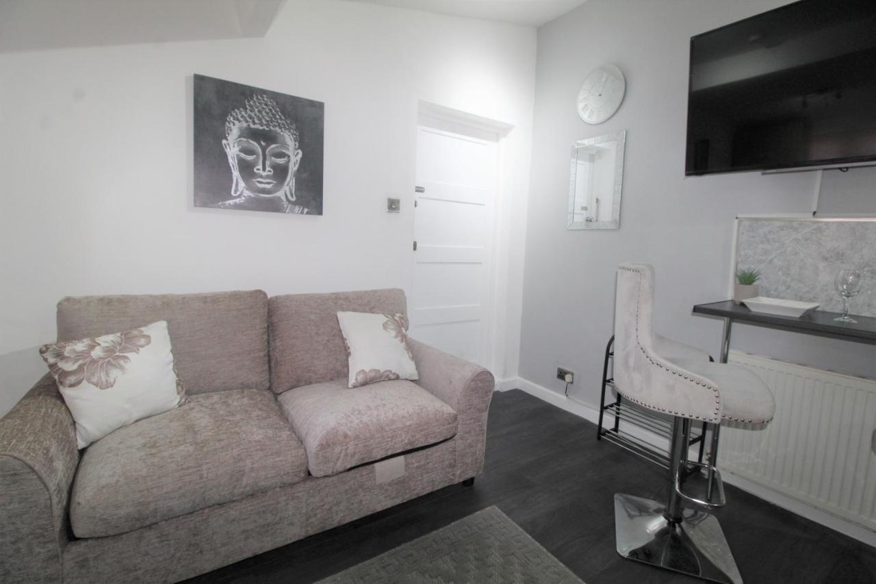 2 Min Walk To Upton Park Station Appartement *
