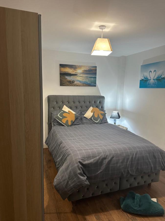 Beautiful Street Dream Ground Floor One Bedroom Apartment *
