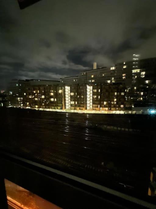 One Double Bedroom On Chelsea Bridge! Londen
