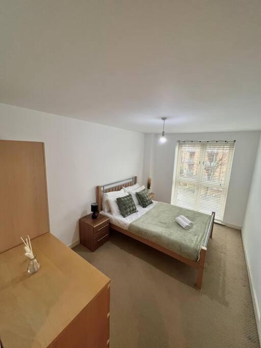 New Build 2 Bedroom With 2 Bath, Appartamento Londra