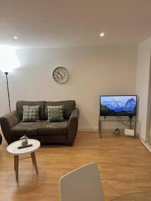 New Build 2 Bedroom With 2 Bath, * Londra