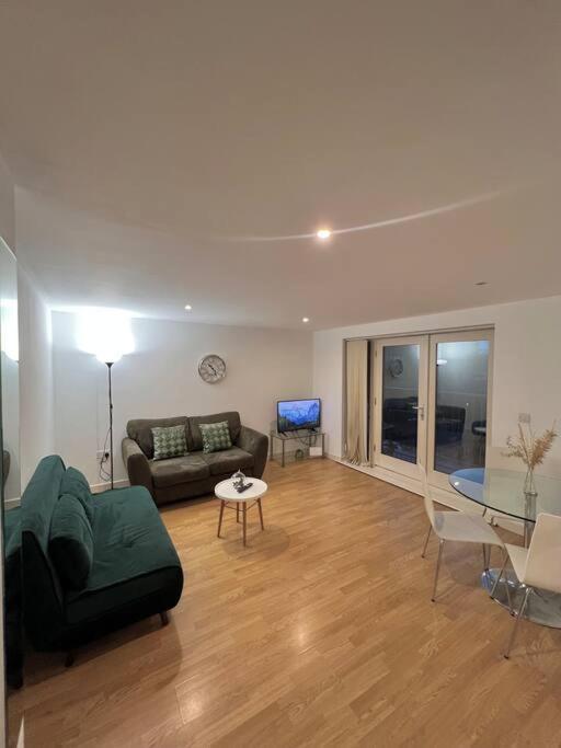 Appartamento New Build 2 Bedroom With 2 Bath, Londra