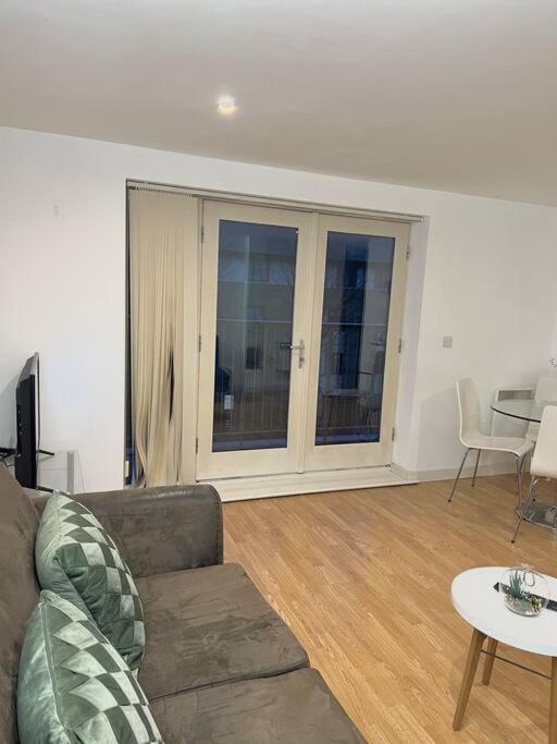 New Build 2 Bedroom With 2 Bath, Appartamento Londra