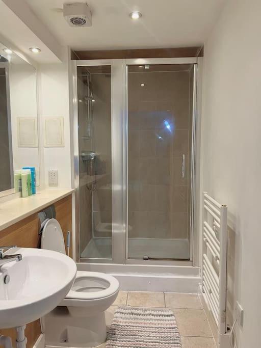Appartamento New Build 2 Bedroom With 2 Bath, Londra
