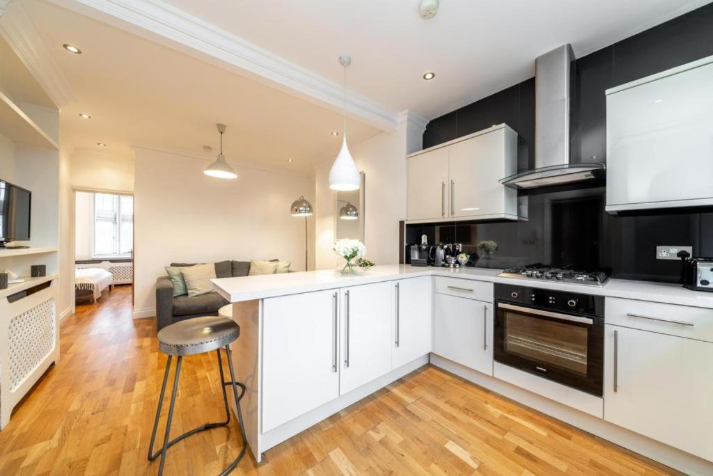 Appartamento Kensington High Street Flat 2 Bedroom Londra