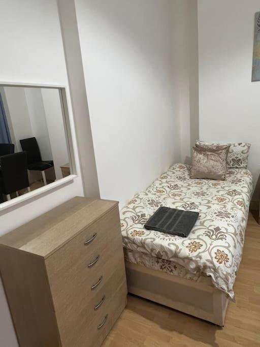 Lägenhet 001- Lovely 3-bedroom Very Close To Oxford Street *