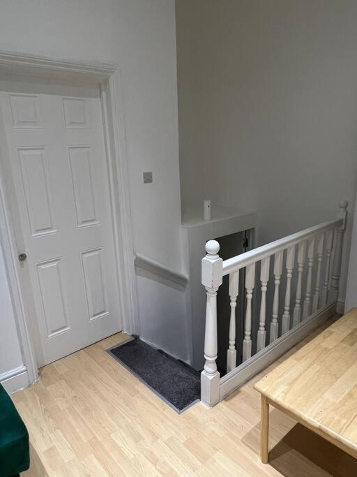 001- Lovely 3-bedroom Very Close To Oxford Street Lägenhet *