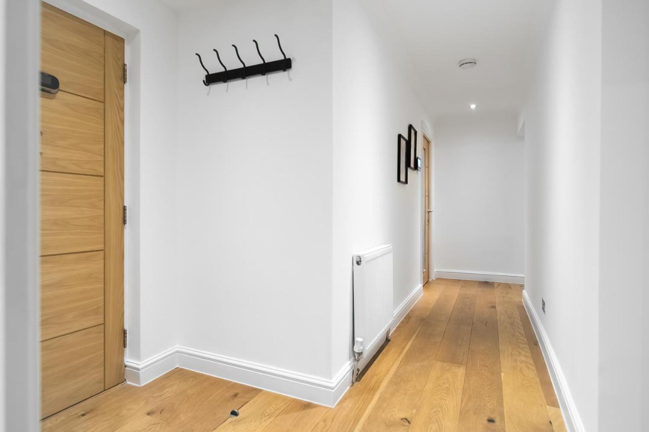 Chic 3 Bed Near Bridge With Balcony Lejlighed