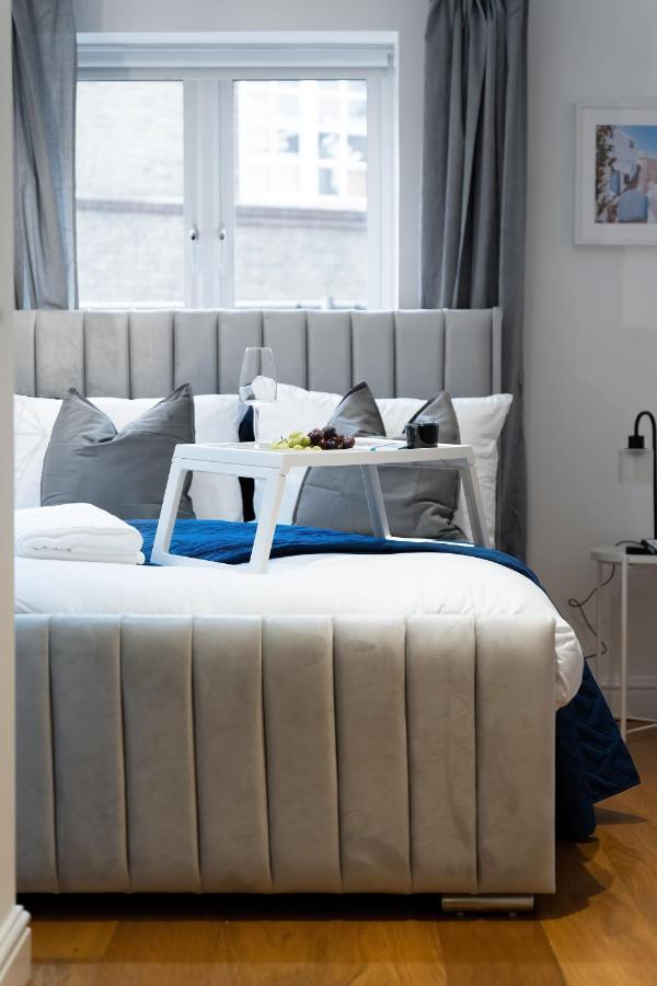 Chic 3 Bed Near Bridge With Balcony Lejlighed