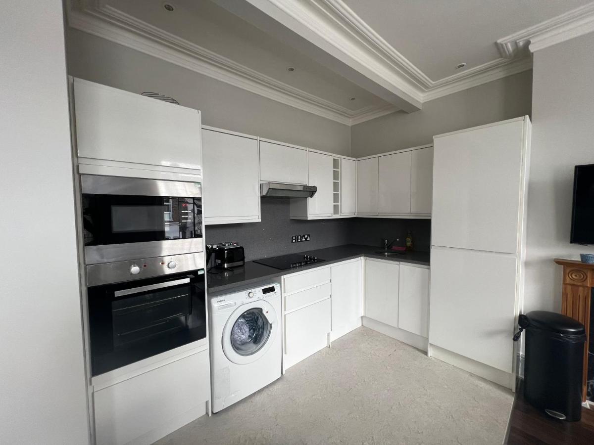 Apartment Lovely 2-bedroom Victorian Flats *