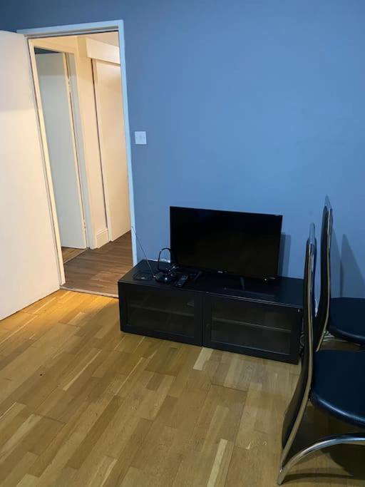 019- Premium Location Bayswater 2 Apartment *