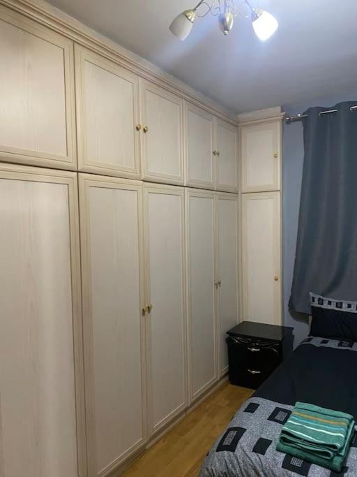 019- Premium Location Bayswater 2 Leilighet *