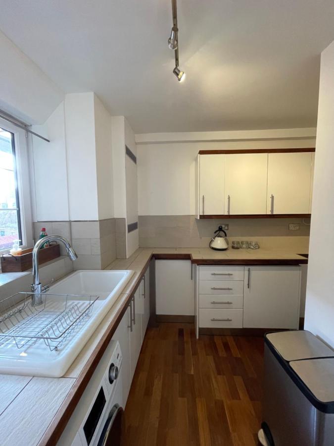 Spacious Flat Opposite The Oval * Londra