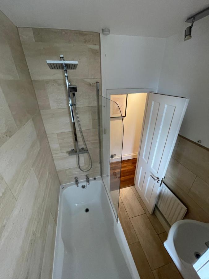 Spacious Flat Opposite The Oval Londra