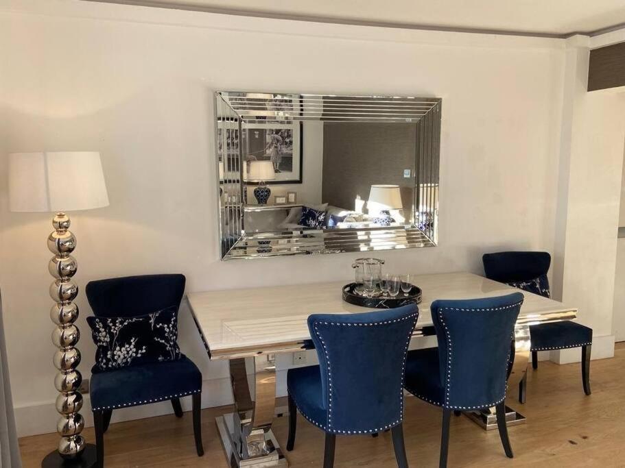 Knightsbridge Opposite Harrods Large Self Contained 1 Bedroom Appartamento *