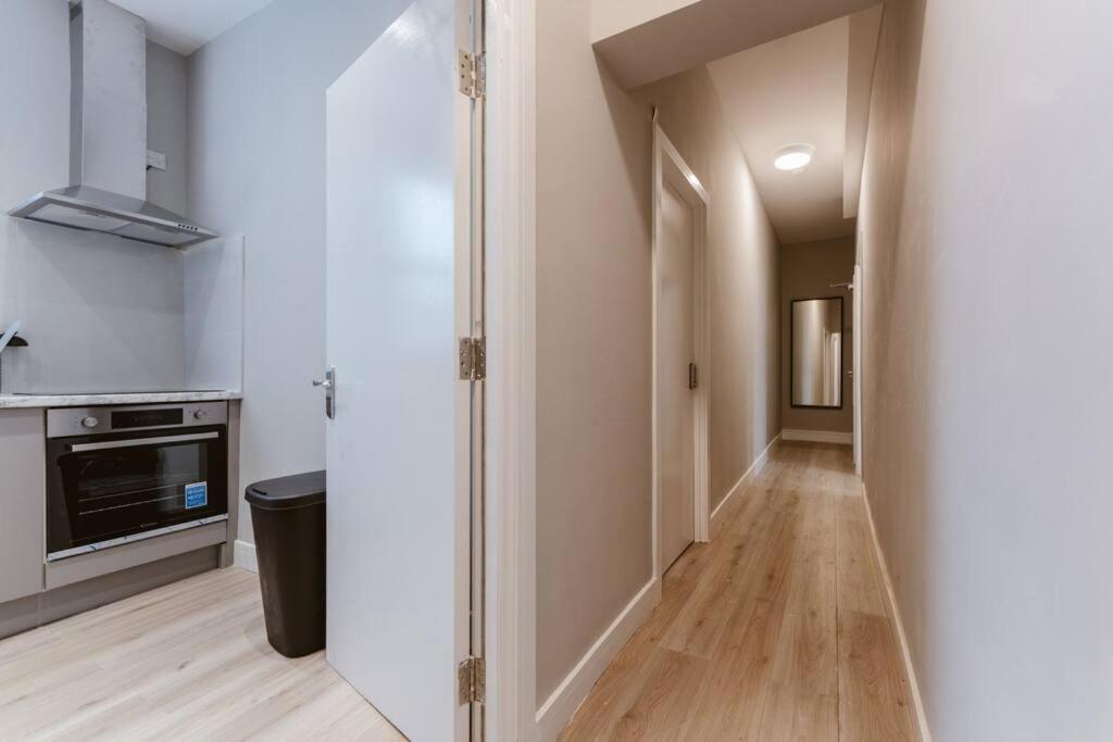 Stylish Kitchenette In London's Vibrant Holloway District Lejlighed London