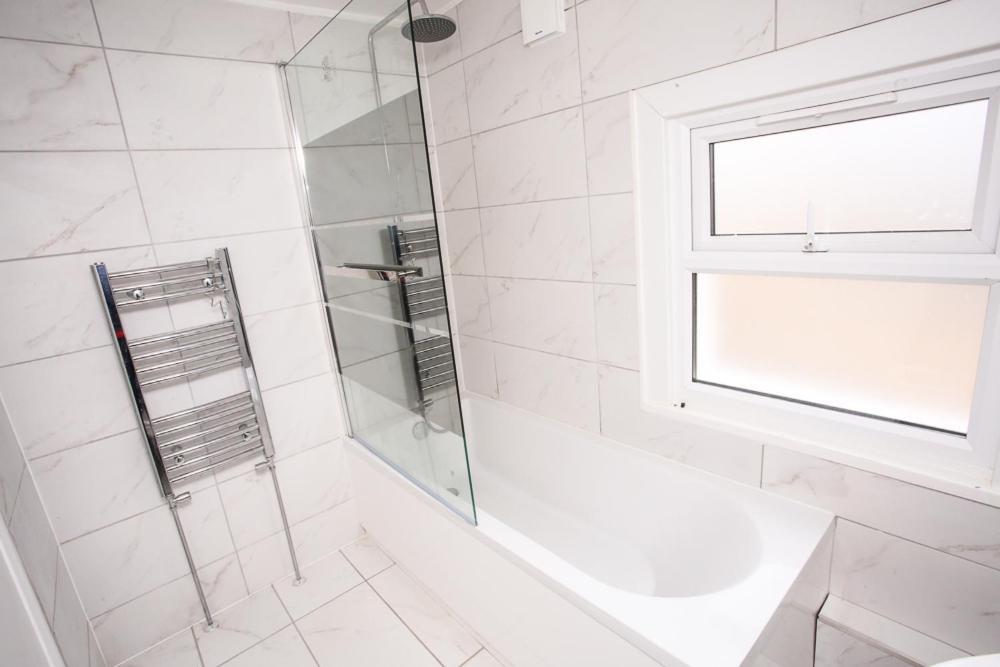 Newly Refurbished 3 Bedroom House Close To Central