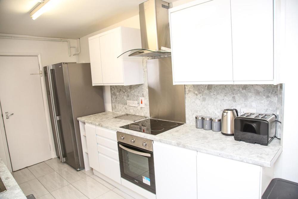 Newly Refurbished 3 Bedroom House Close To Central