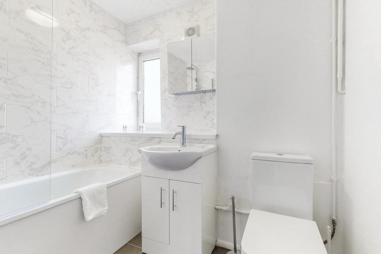 Near To Tower Bridge With Free Parking & View Of The Shard Apartment London