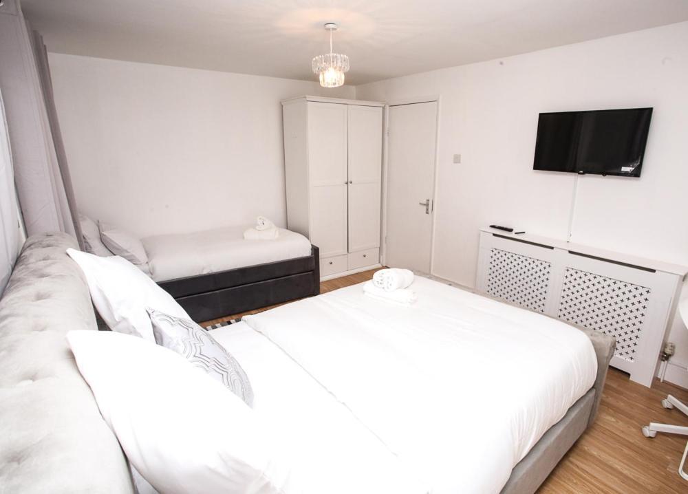 Apartment Newly Refurbished 3 Bedroom House Close To Central
