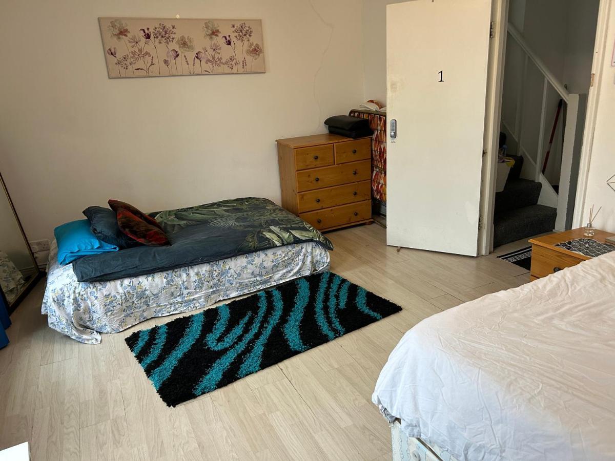 Renovated Family With Shared Kitchen And Bathroom In Angel Londen