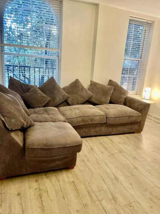 Lejlighed 1 Bed In Zone 2, Minutes From Oval Tube.