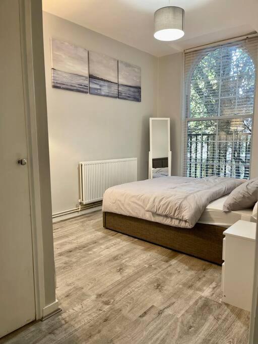 Apartment 1 Bed In Zone 2, Minutes From Oval Tube. *
