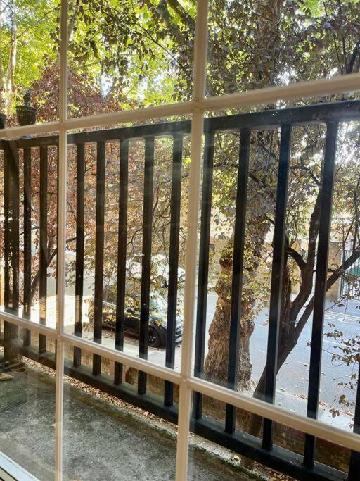 1 Bed In Zone 2, Minutes From Oval Tube.