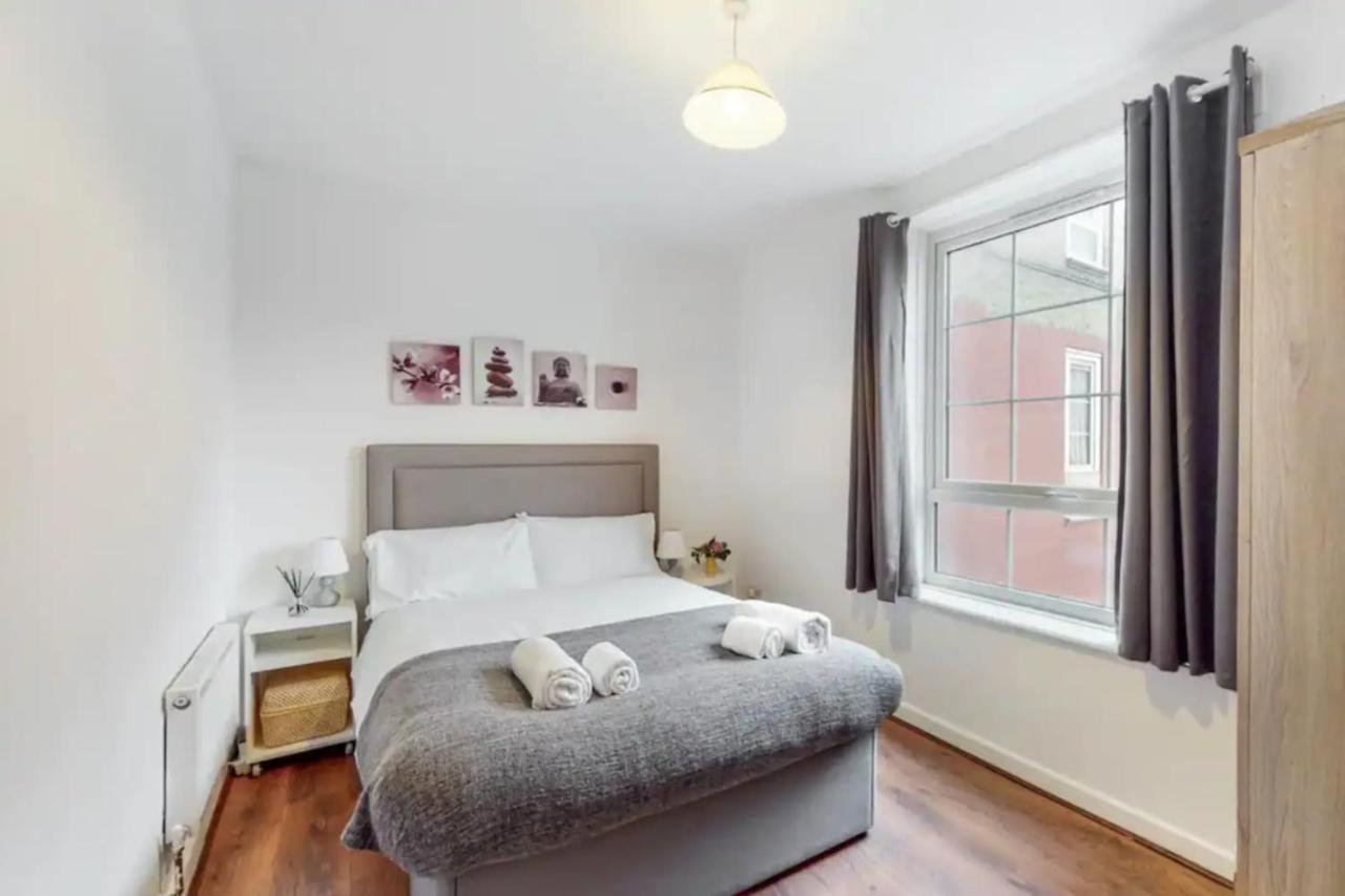 Central & Cosy 2bd Flat Near Canary Wharf Appartement Londen