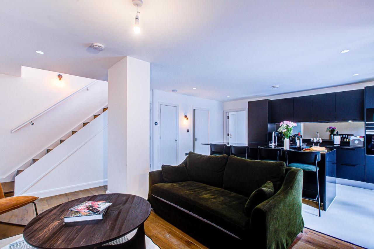 Beautiful 3-bedroom House Just Minutes From Queen's Park Tube * London