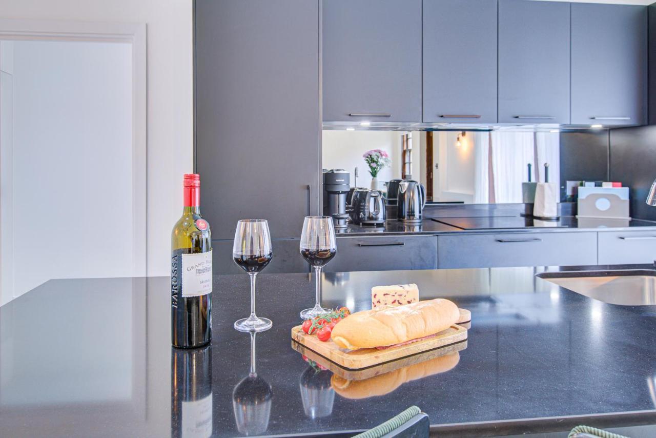 Beautiful 3-bedroom House Just Minutes From Queen's Park Tube Lejlighed London