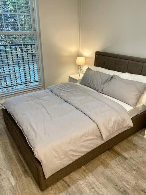 Apartment 1 Bed In Zone 2, Minutes From Oval Tube.