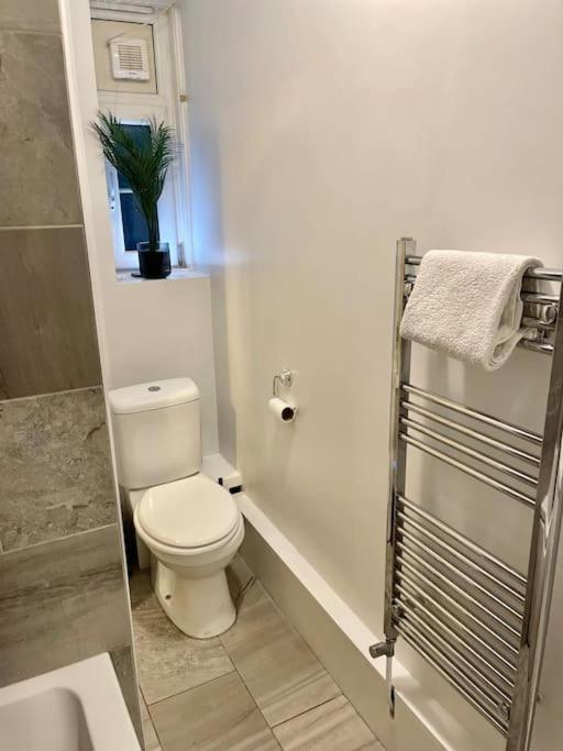 1 Bed In Zone 2, Minutes From Oval Tube. London