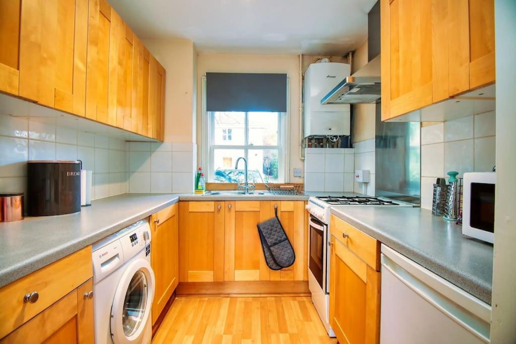 2 Bed Camden Mews Lägenhet London