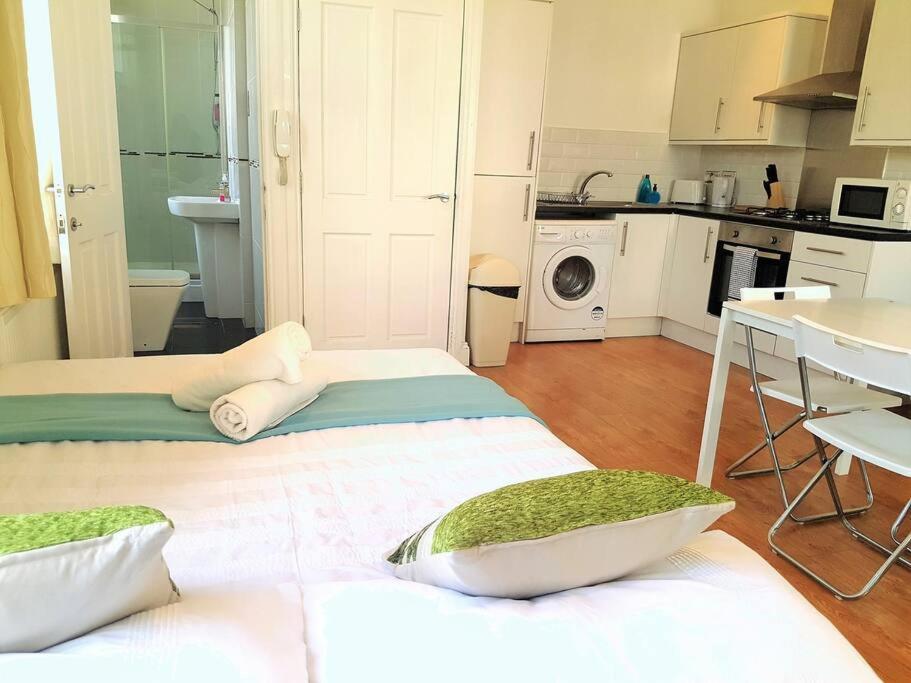Excellent Flat In * London