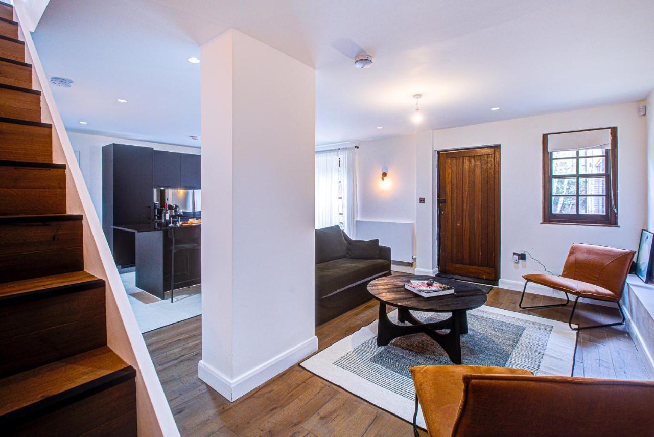 Beautiful 3-bedroom House Just Minutes From Queen's Park Tube