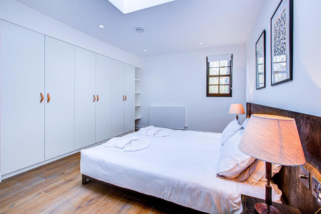 Beautiful 3-bedroom House Just Minutes From Queen's Park Tube London