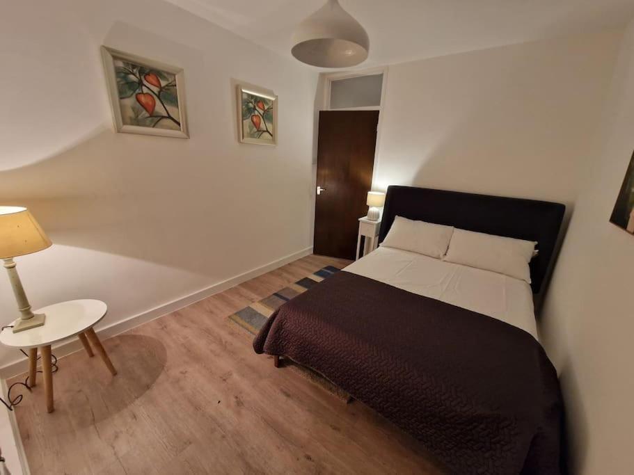 Newly Renovated Apartment! * Londen