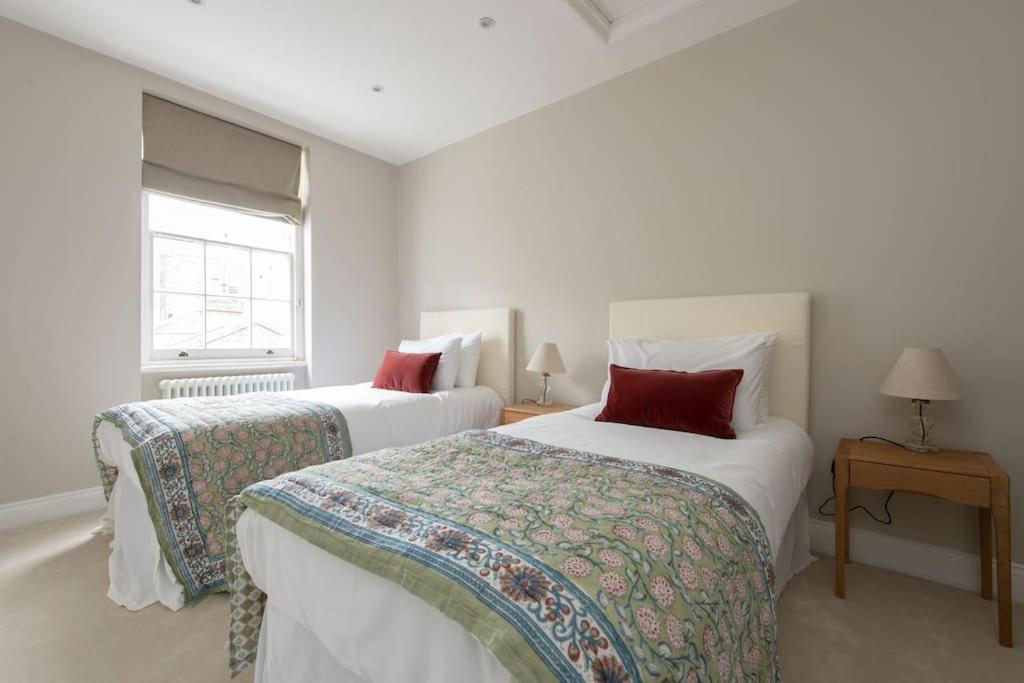 Chelsea Stunning Two Bedroom Townhouse With Airconditioning * Londen