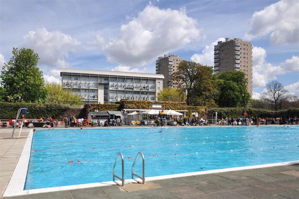 Spacious 2 Bed In Location Apartment *