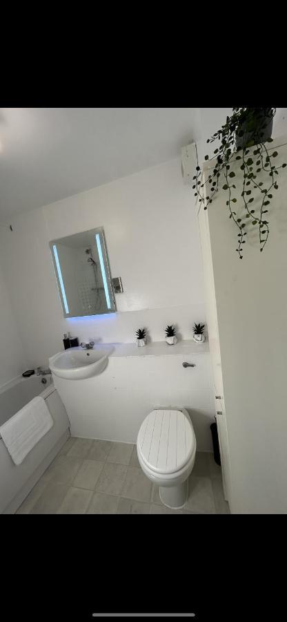 Real Lush Properties-1 Bed Greenwich Apartment, London, Sleeps 6 Leilighet London