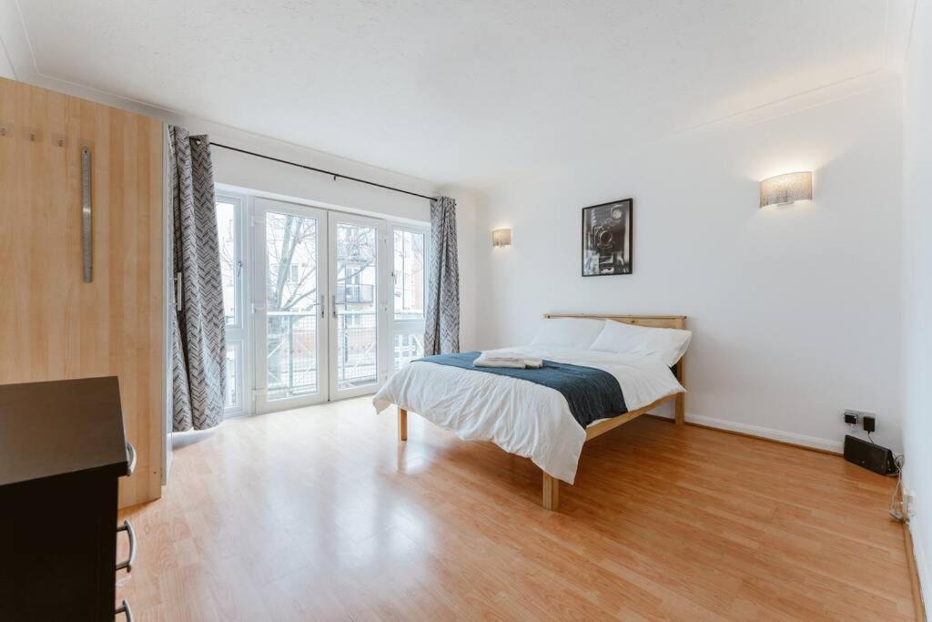 Up To 4 People, In A Share House Next To Bridge Leilighet