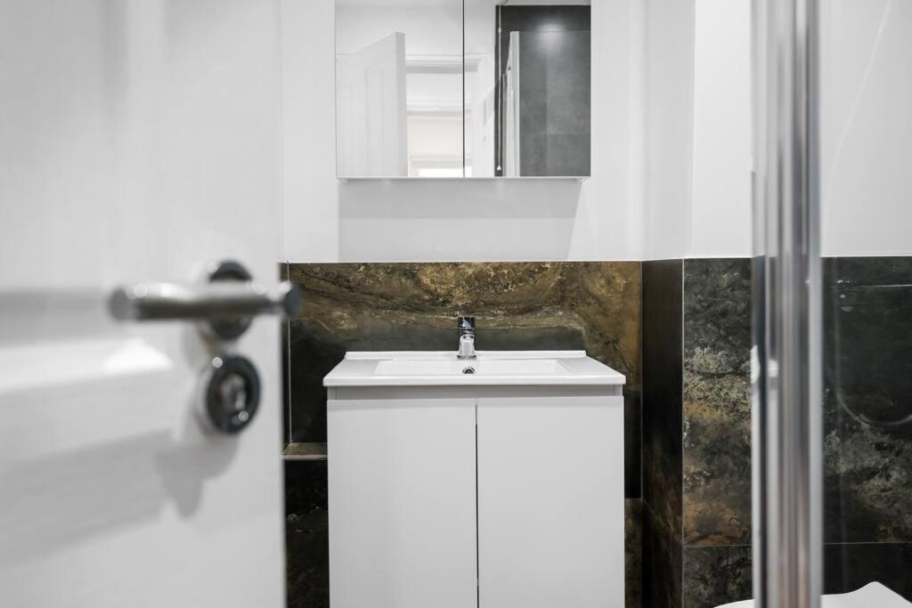 Parkhurst By Hiatus Concierge Apartment London